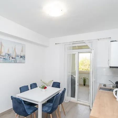 Amazing In With Kitchen