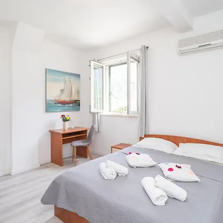 Amazing Apartment In Dubrovnik Apartment *