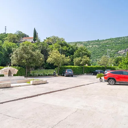 Amazing Apartment In Dubrovnik شقة *